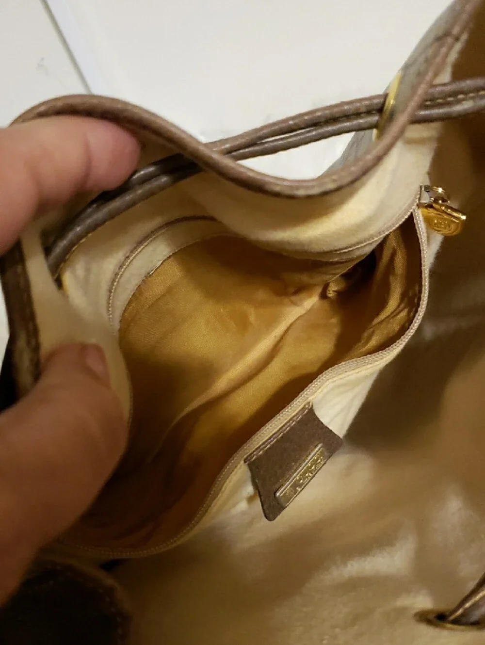 Gucci Beige Monogram Canvas Bucket Bag with Green-Red Stripe - Picture 5 of 16